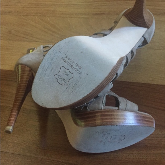 Women’s Stuart Weitzman suede heels - Picture 5 of 6